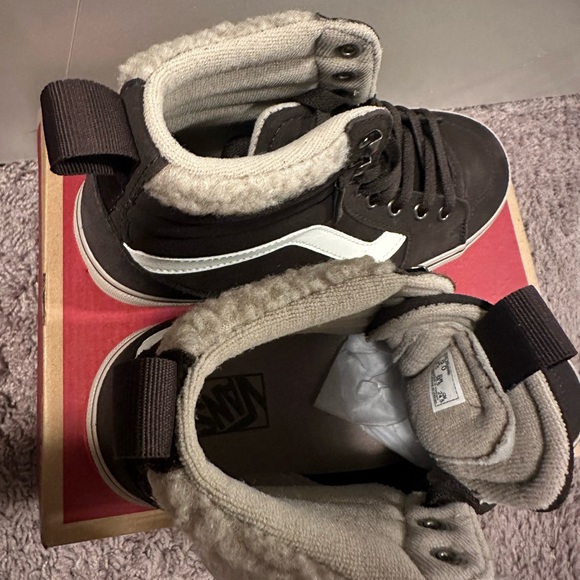 BNIB Filmore Hi VansGuard women's suede high-top shoes, 8. Brown - Picture 7 of 15